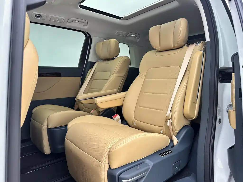 GAC Trumpchi E8 PHEV 2024 — фото 8