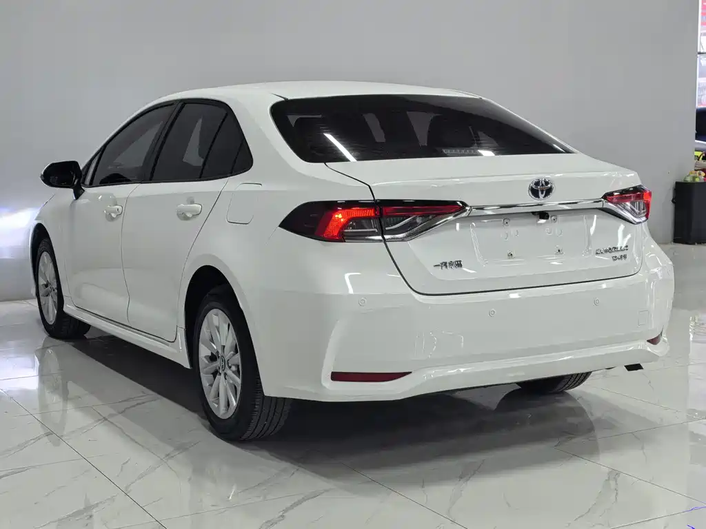 Toyota Corolla 2023 — фото 13