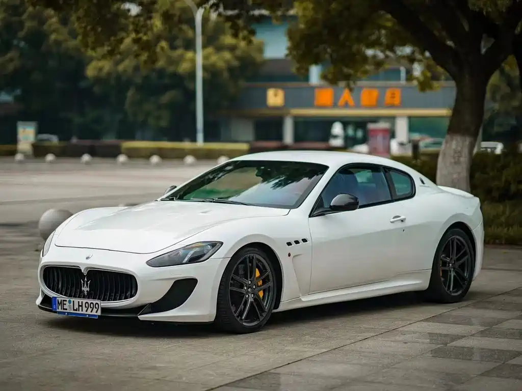 Maserati GranTurismo 2013 — фото 1