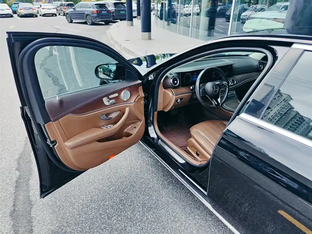 Mercedes-Benz E-Class 2020 — фото 12