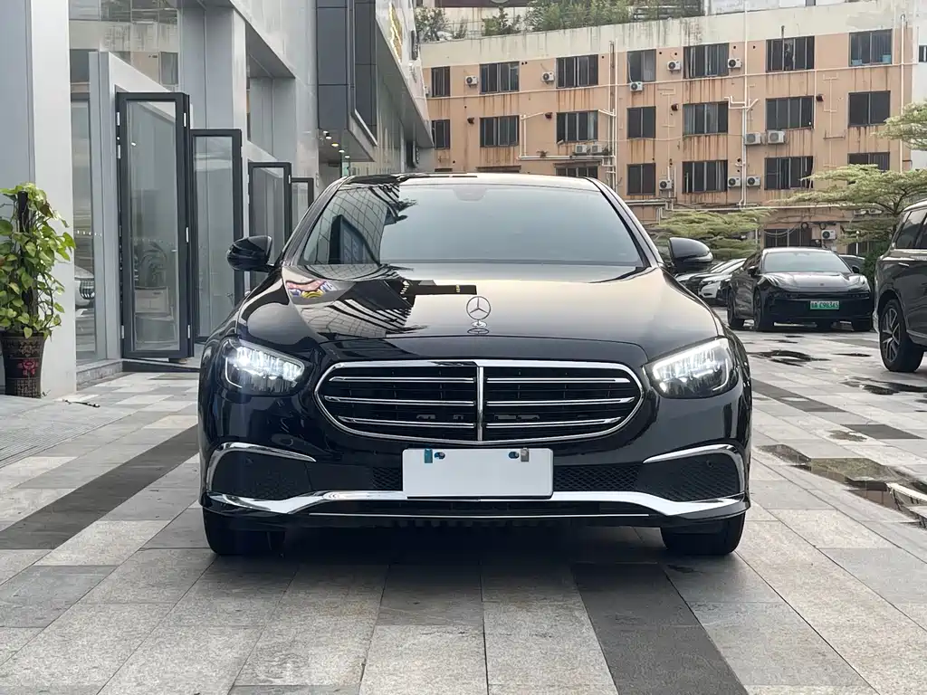 Mercedes-Benz E-Class 2023 — фото 19
