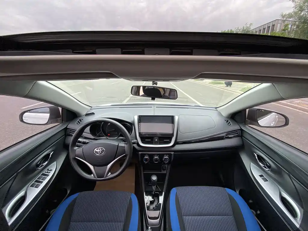 Toyota Yaris L 2017 — фото 8