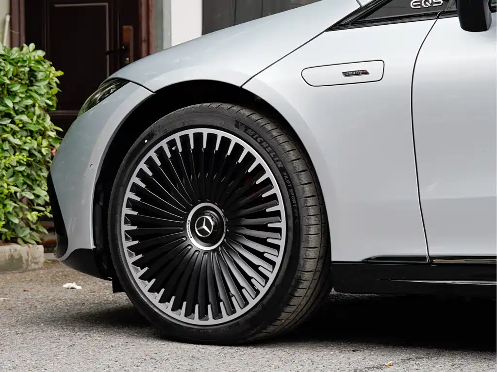 Mercedes-Benz EQS AMG 2024 — фото 6