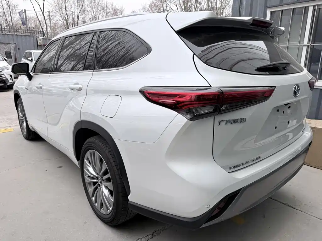 Toyota Highlander 2023 — фото 19