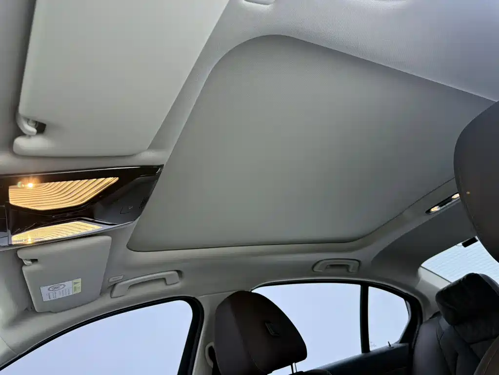 BMW 3 Series 2023 — фото 11