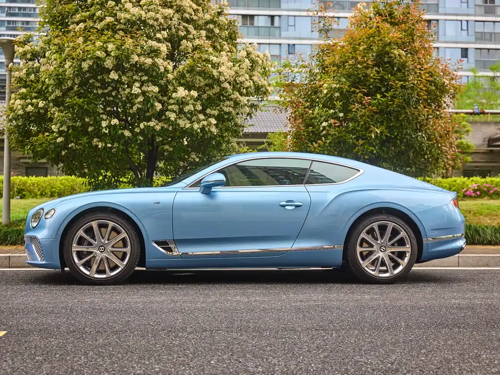 Bentley Continental 2024 — фото 4