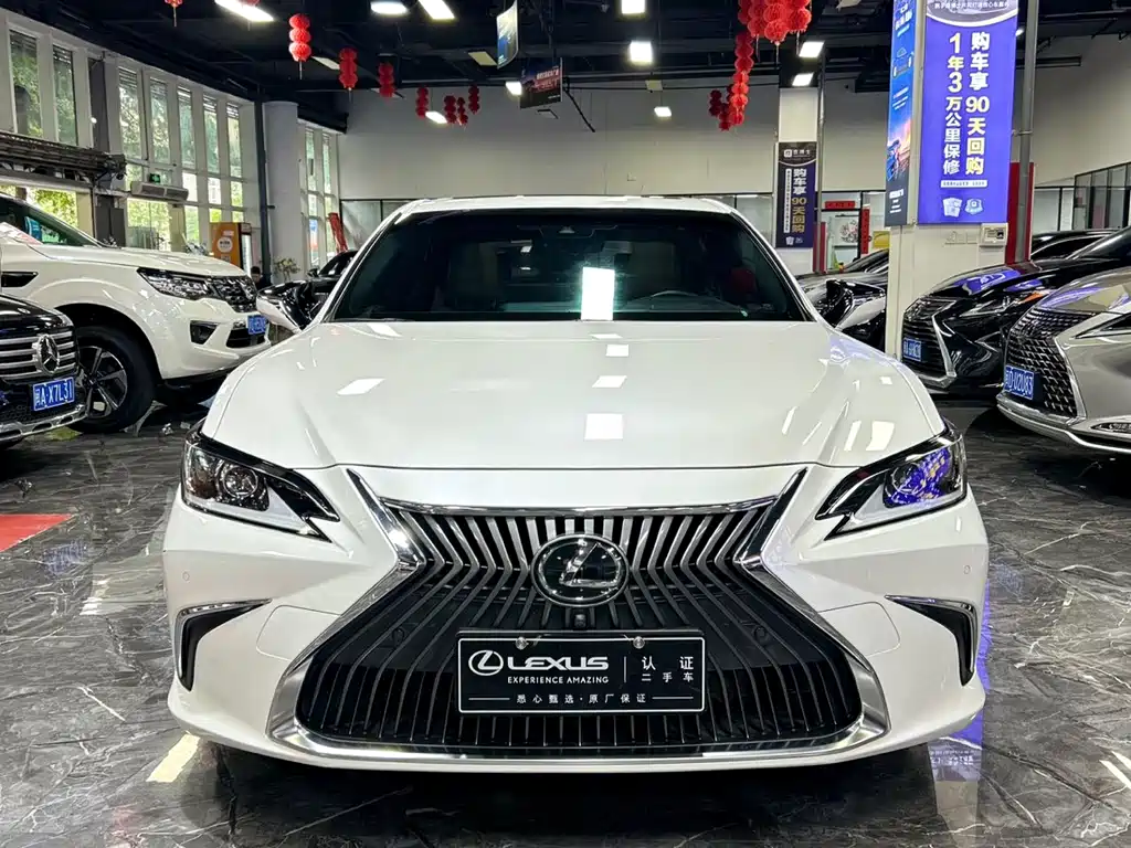 Lexus ES 2020