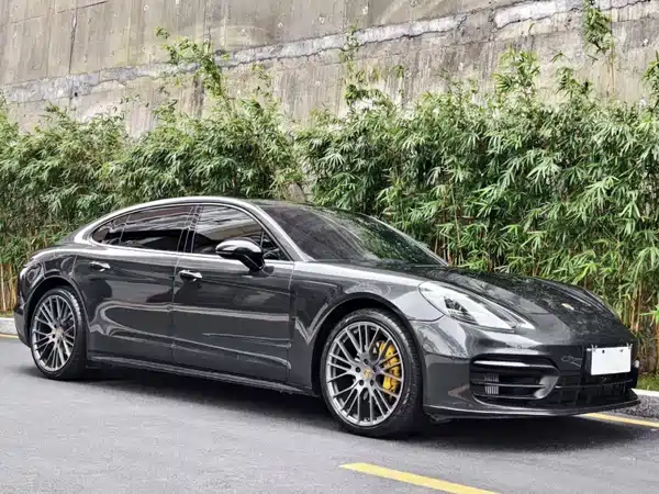 Porsche Panamera 2021