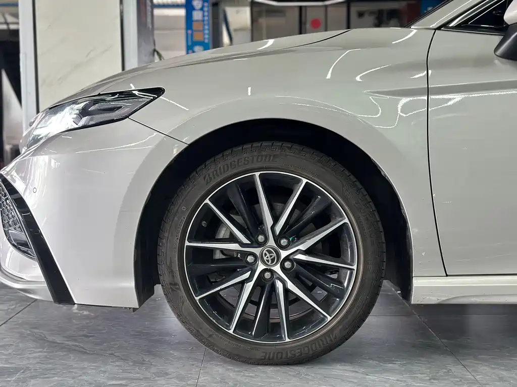 Toyota Camry 2023 — фото 16