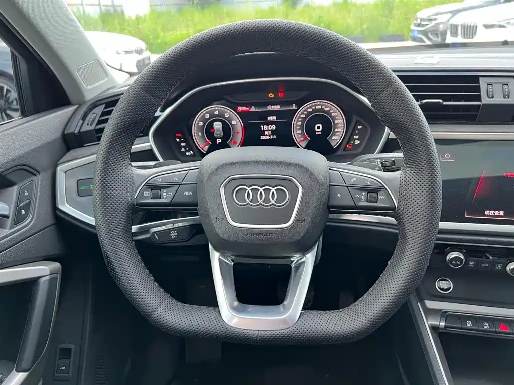 Audi Q3 2022 — фото 14