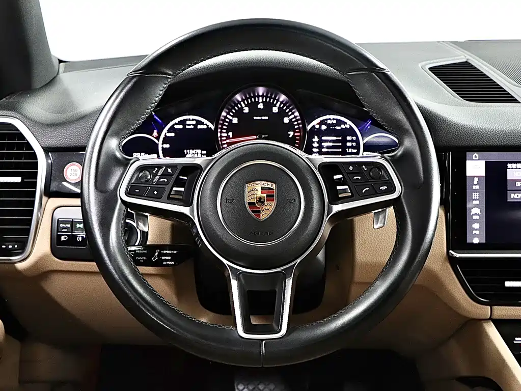 Porsche Cayenne 2018 — фото 10