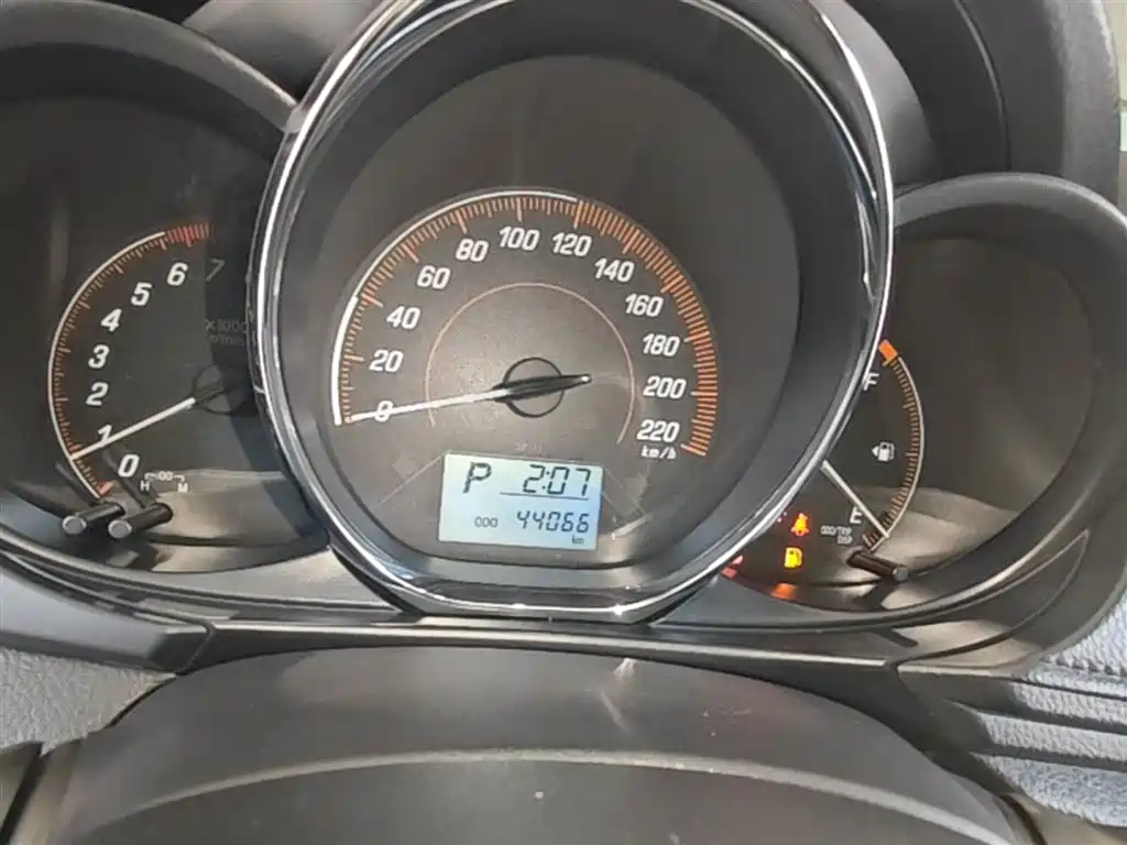 Toyota Yaris L 2020 — фото 12