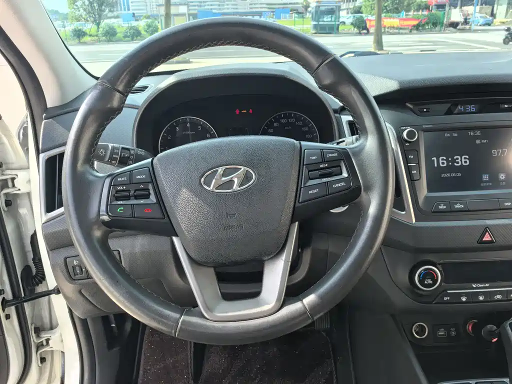 Hyundai ix25 2018 — фото 12