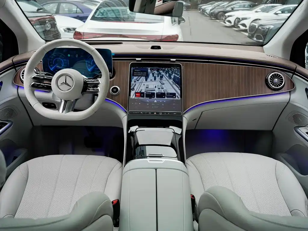 Mercedes-Benz EQE SUV 2026 — фото 11