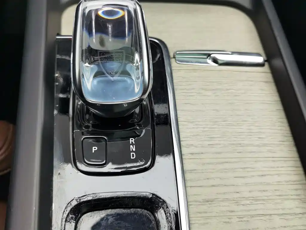 Volvo XC60 PHEV 2020 — фото 13