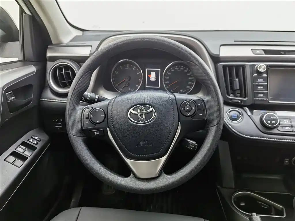 Toyota RAV4 2019 — фото 11