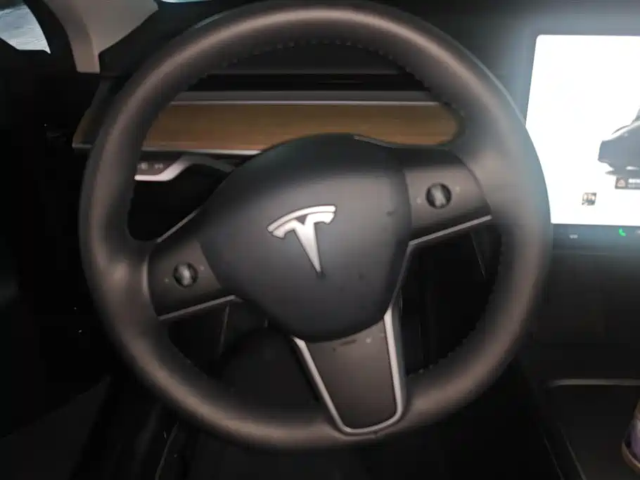 Tesla Model Y 2023 — фото 15