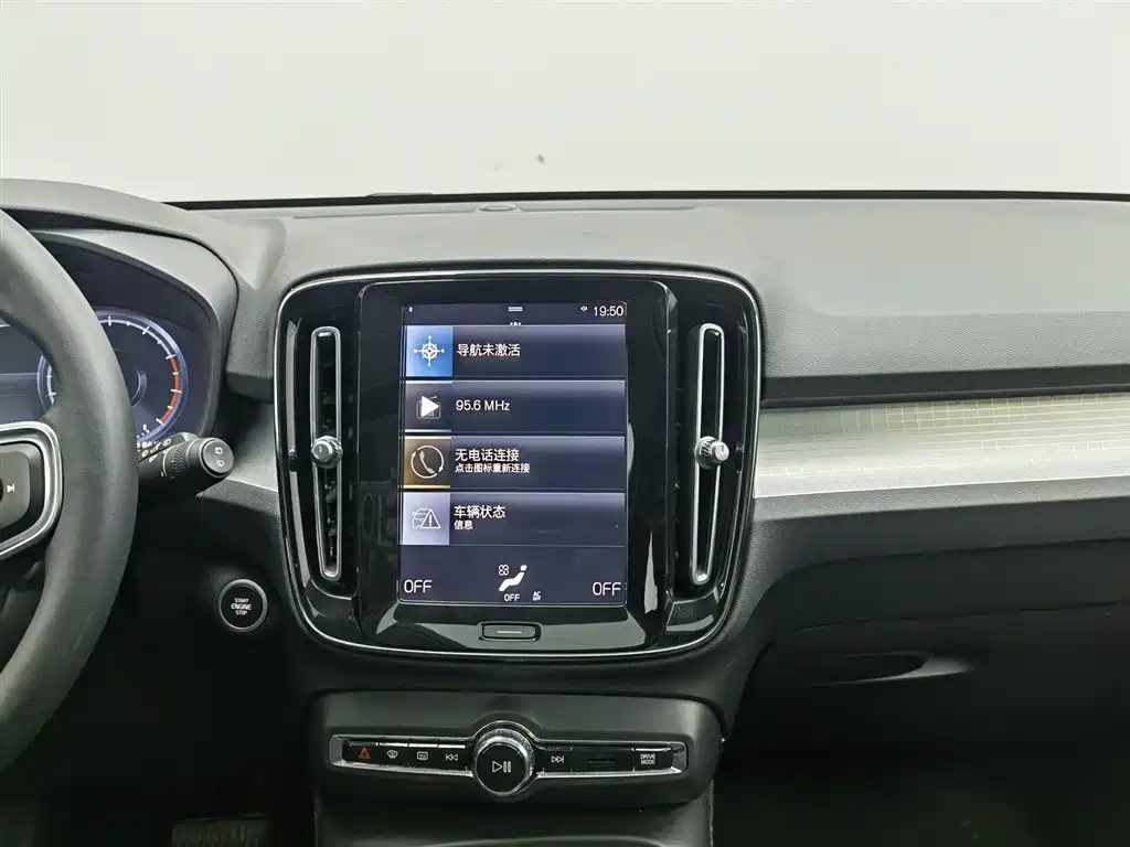 Volvo XC40 2021 — фото 12