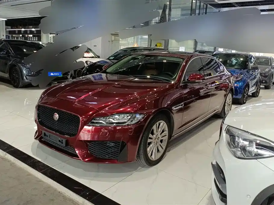 Jaguar XFL 2018 — фото 1