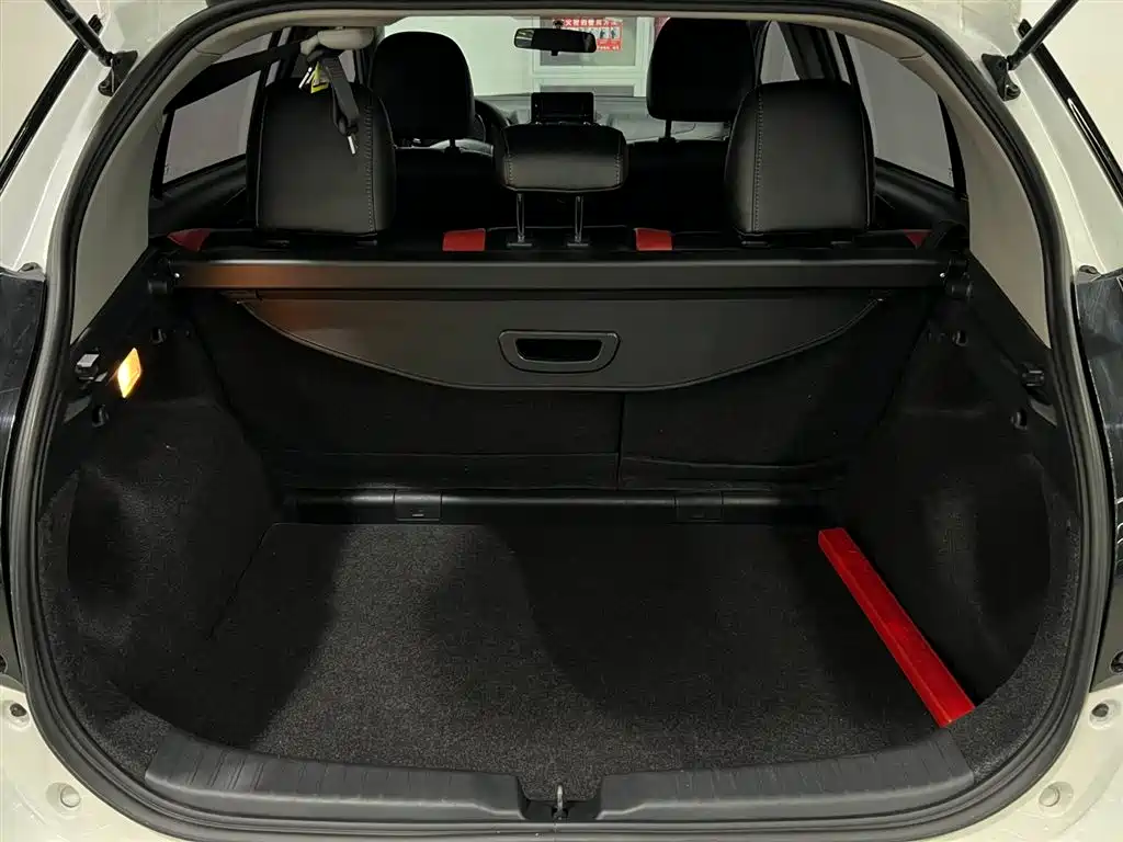 Toyota Yaris L 2021 — фото 7