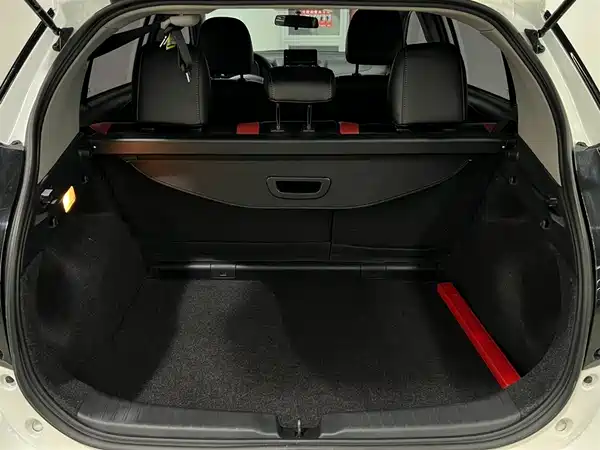 Toyota Yaris L 2021