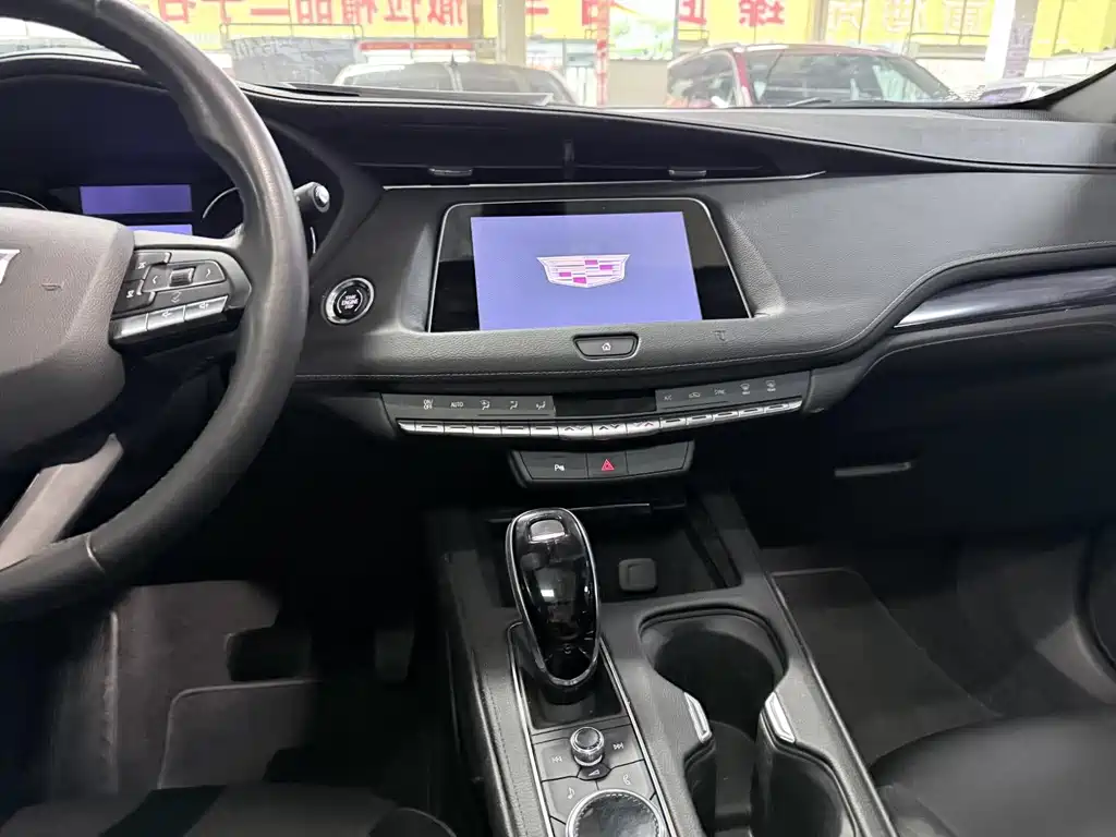Cadillac XT4 2021 — фото 15