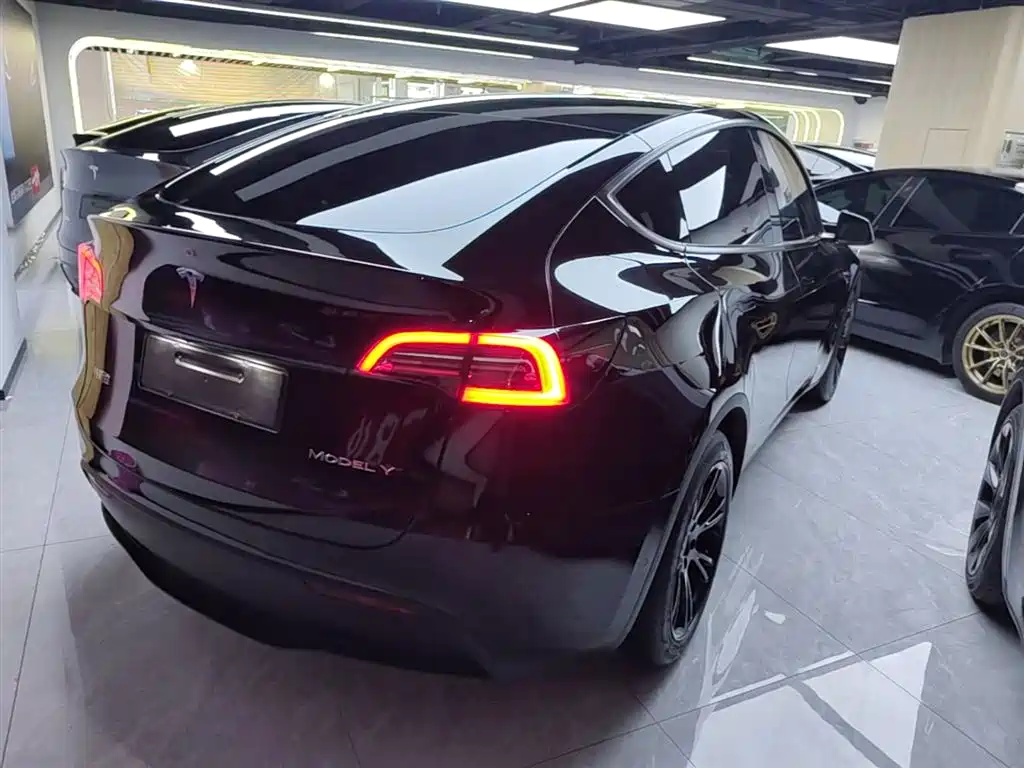 Tesla Model Y 2023 — фото 7