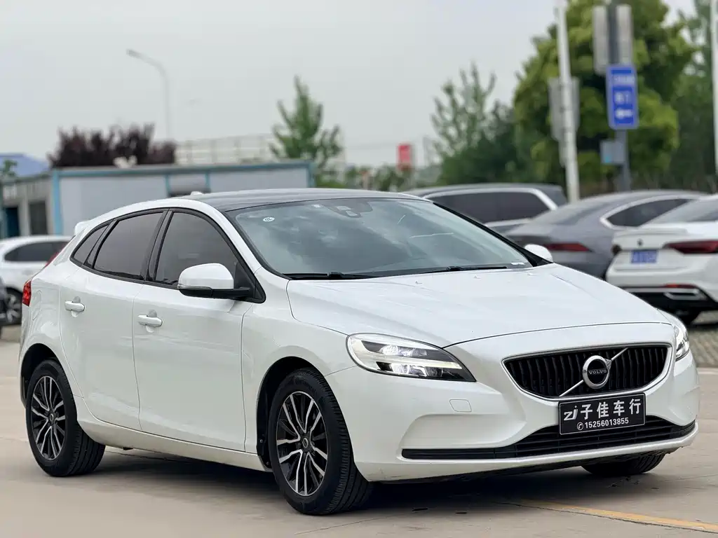 Volvo V40 2017 — фото 3