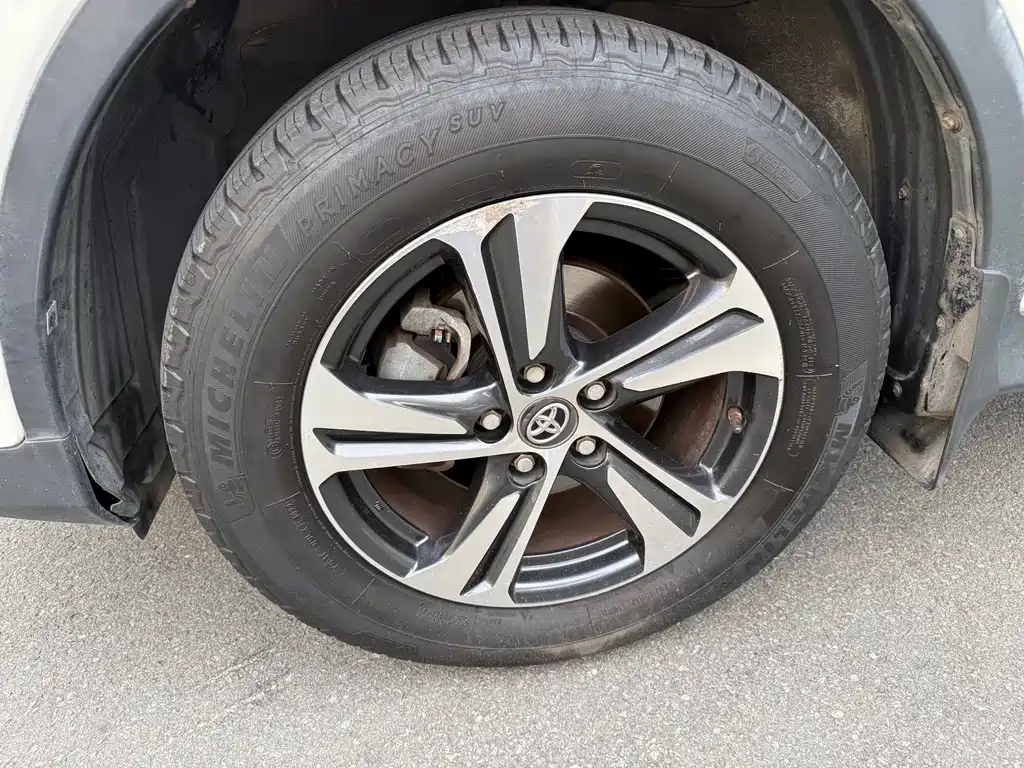 Toyota RAV4 2015 — фото 4