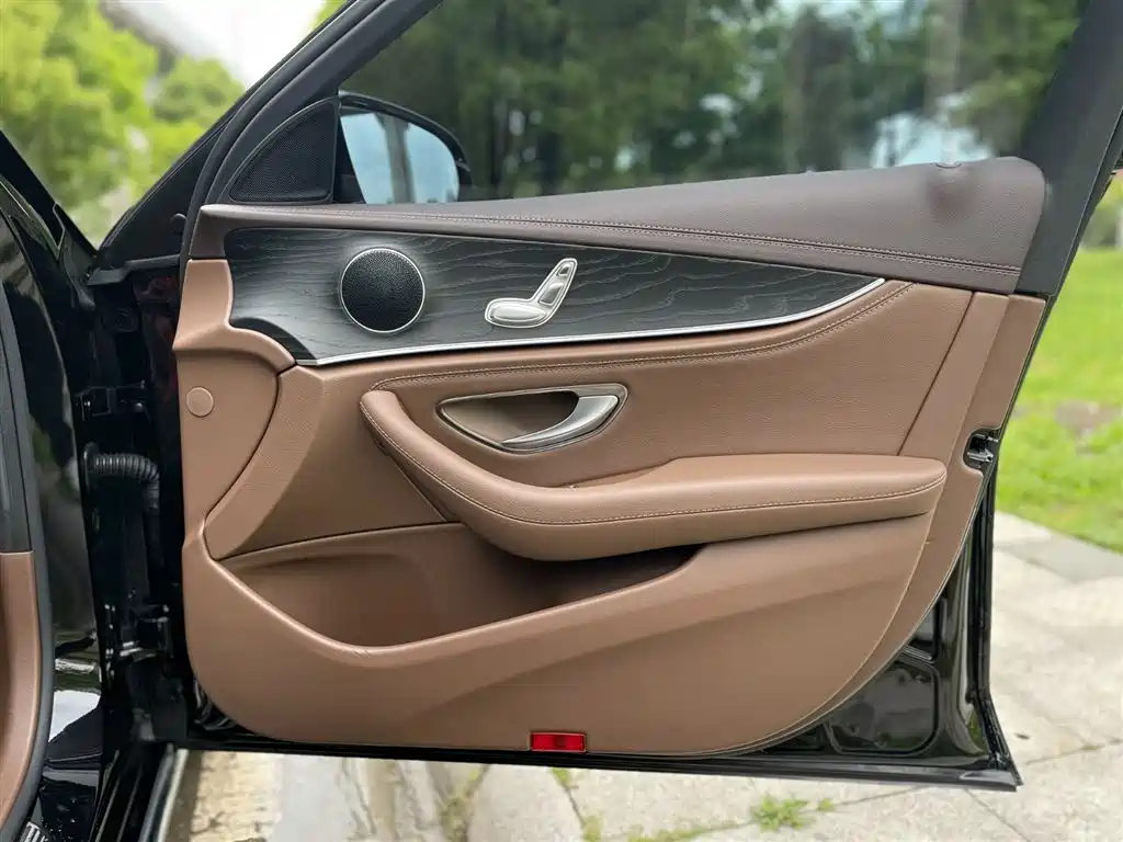 Mercedes-Benz E-Class 2023 — фото 19