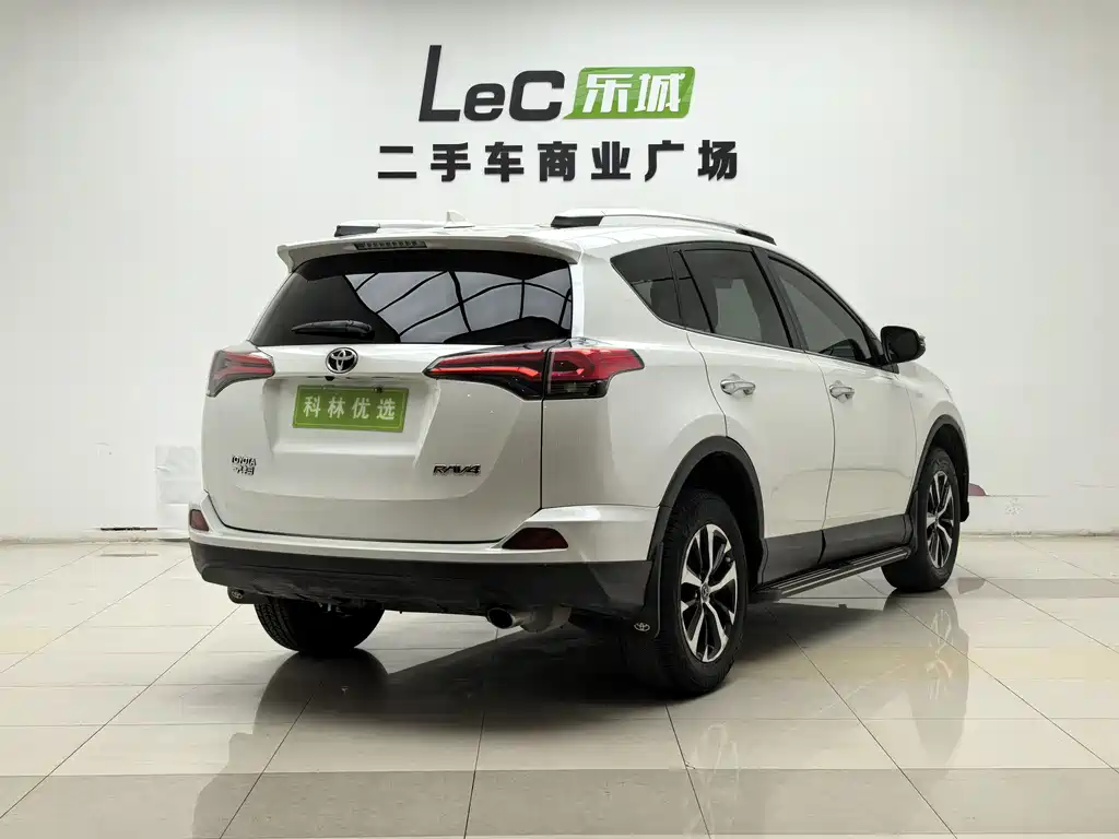 Toyota RAV4 2017 — фото 7