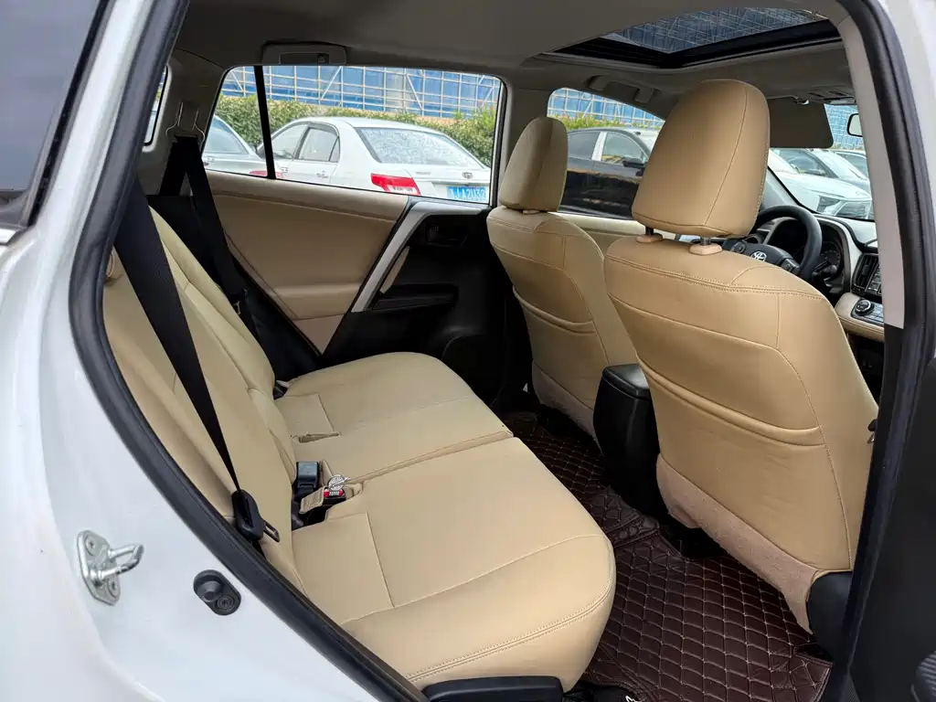 Toyota RAV4 2015 — фото 14