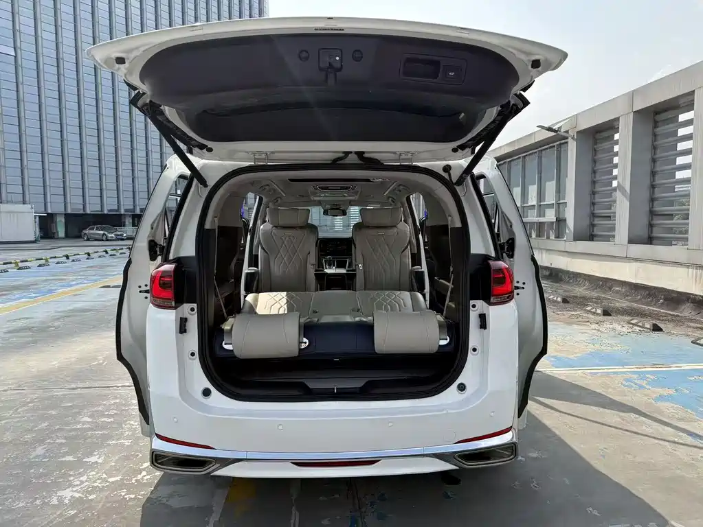 GAC Motor Trumpchi M8 2021 — фото 36