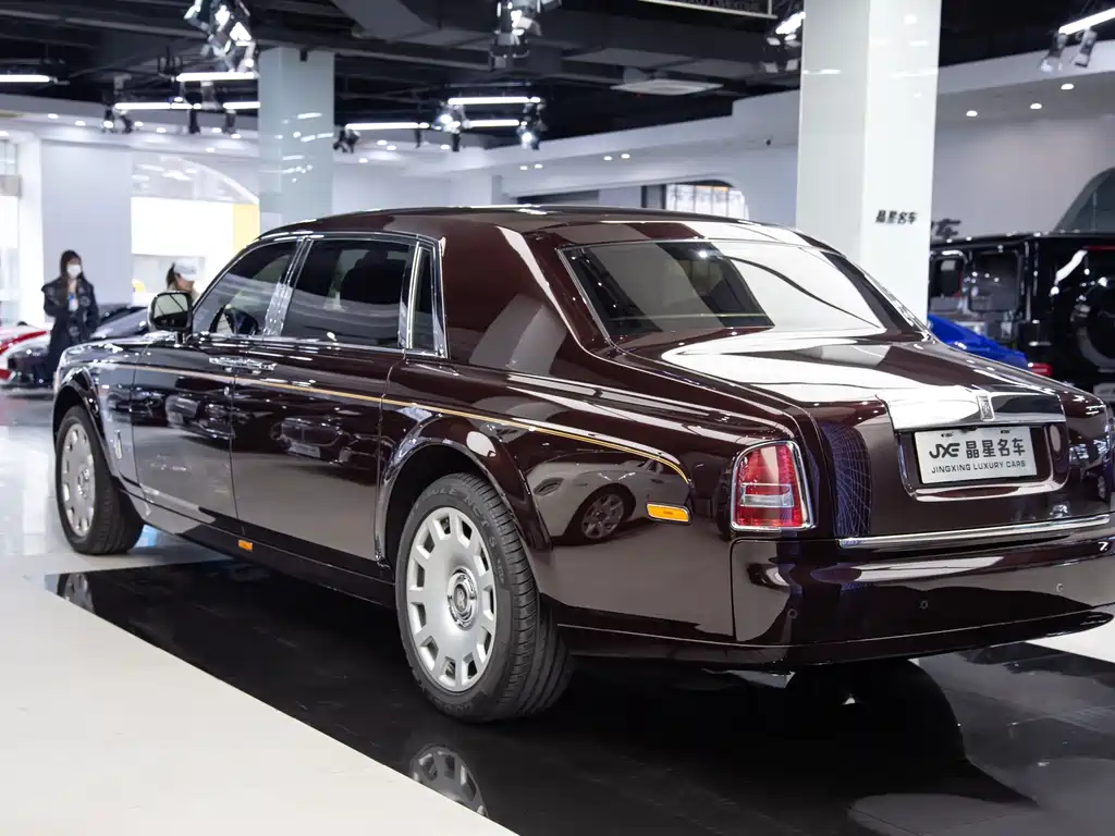 Rolls-Royce Phantom 2014 — фото 16
