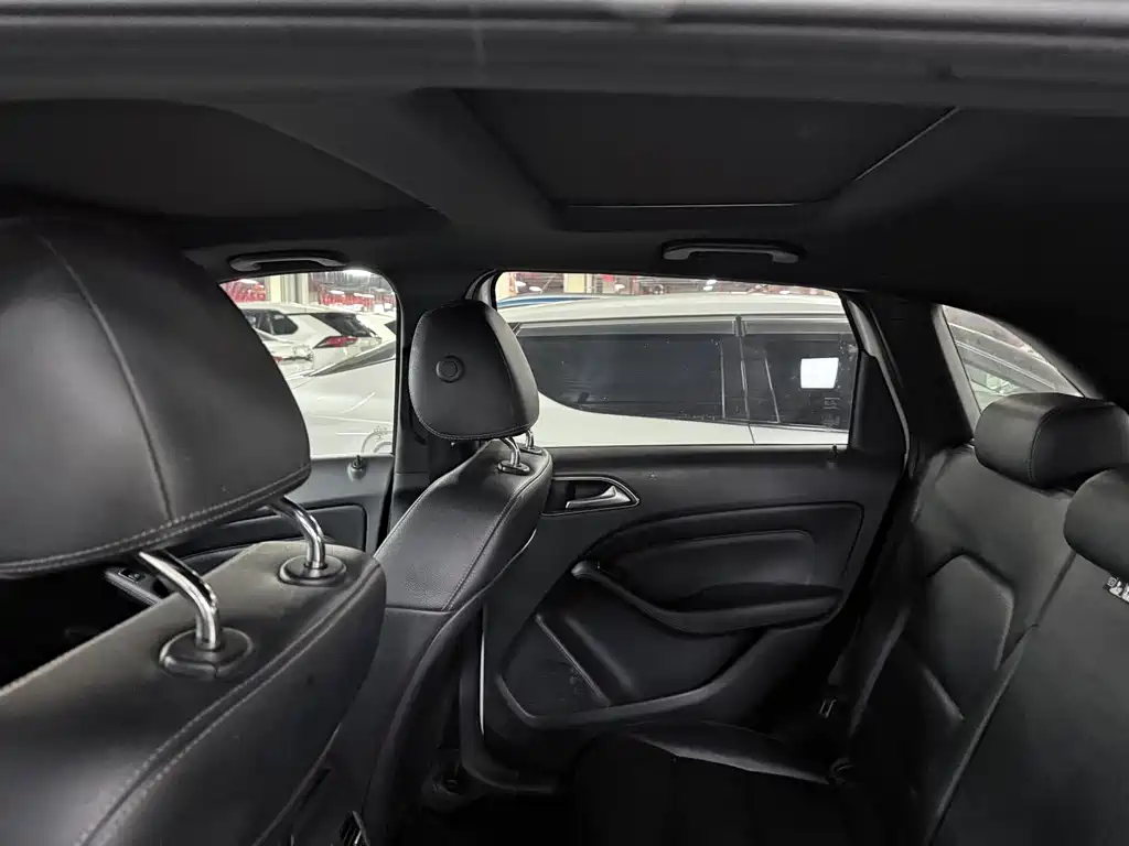 Mercedes-Benz B-Class 2017 — фото 11