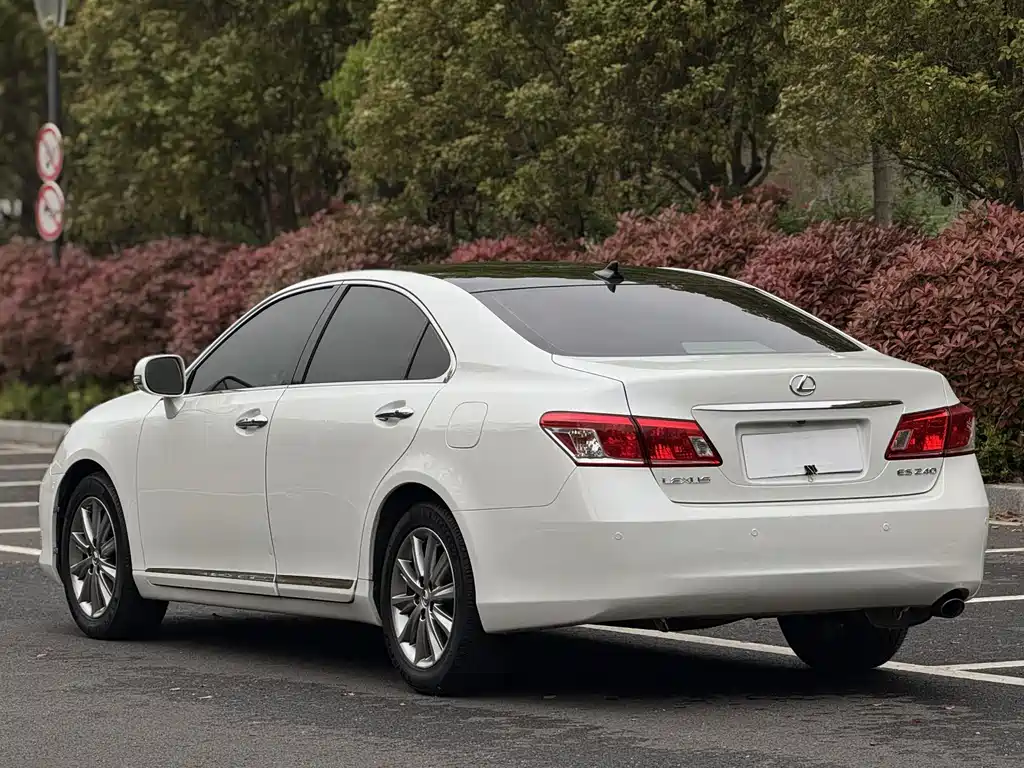 Lexus ES 2012 — фото 4