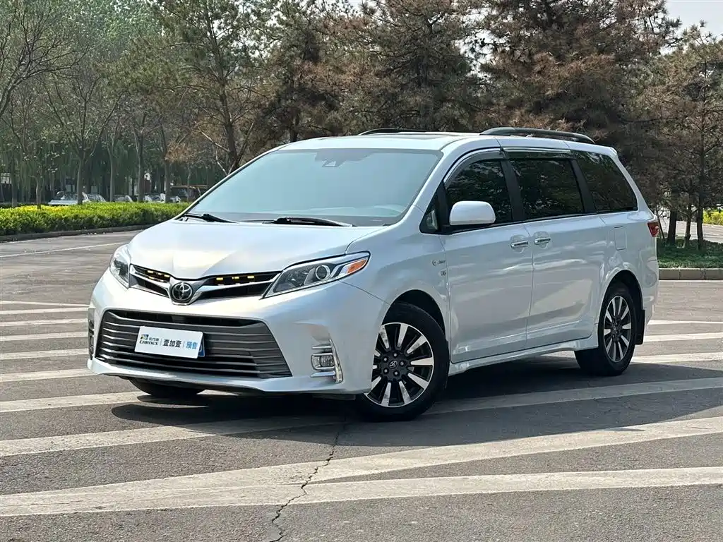 Toyota Sienna 2020 — фото 1