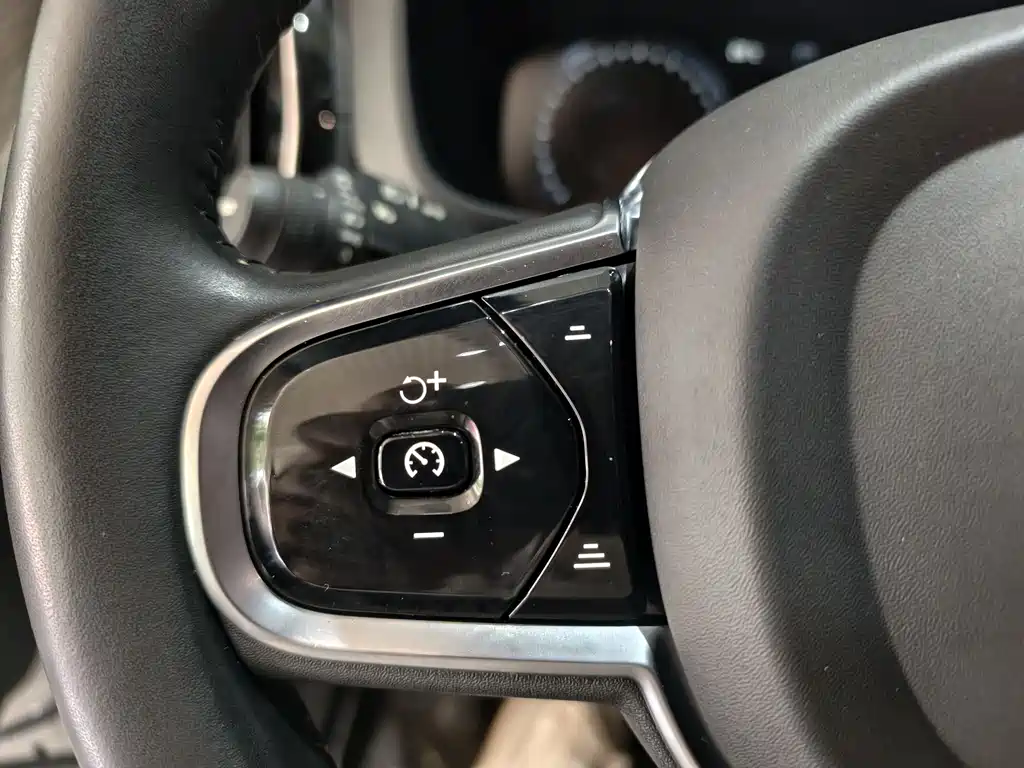Volvo XC60 2020 — фото 13