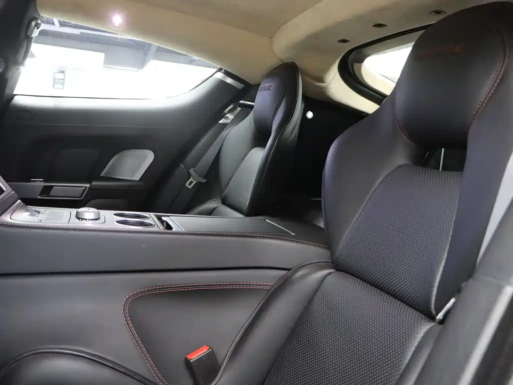 Aston Martin Rapide 2014 — фото 32