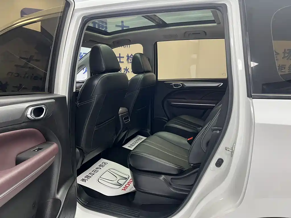 GAC Motor Trumpchi M6 2022 — фото 8