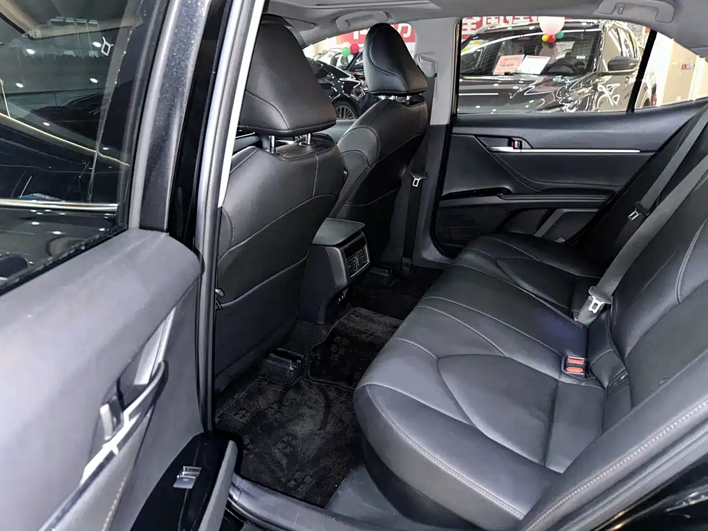 Toyota Camry 2022 — фото 12