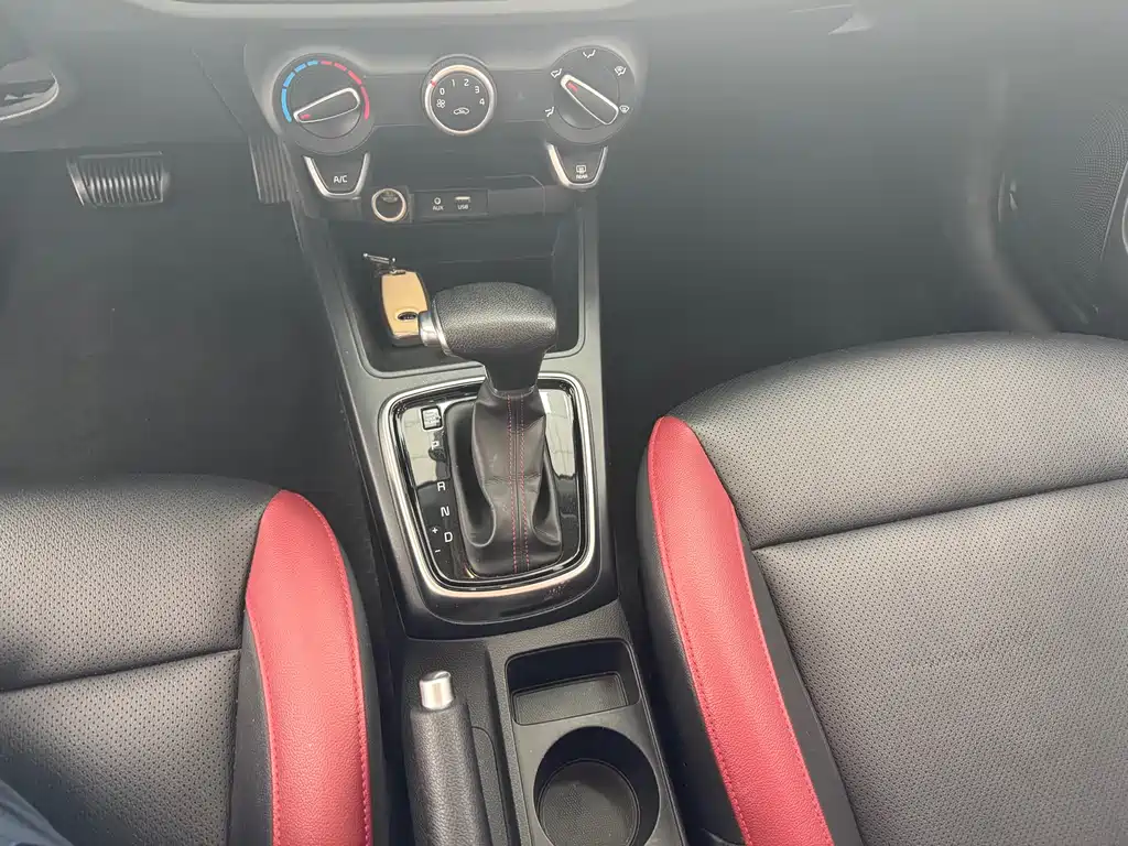 Kia KX Cross 2018 — фото 9