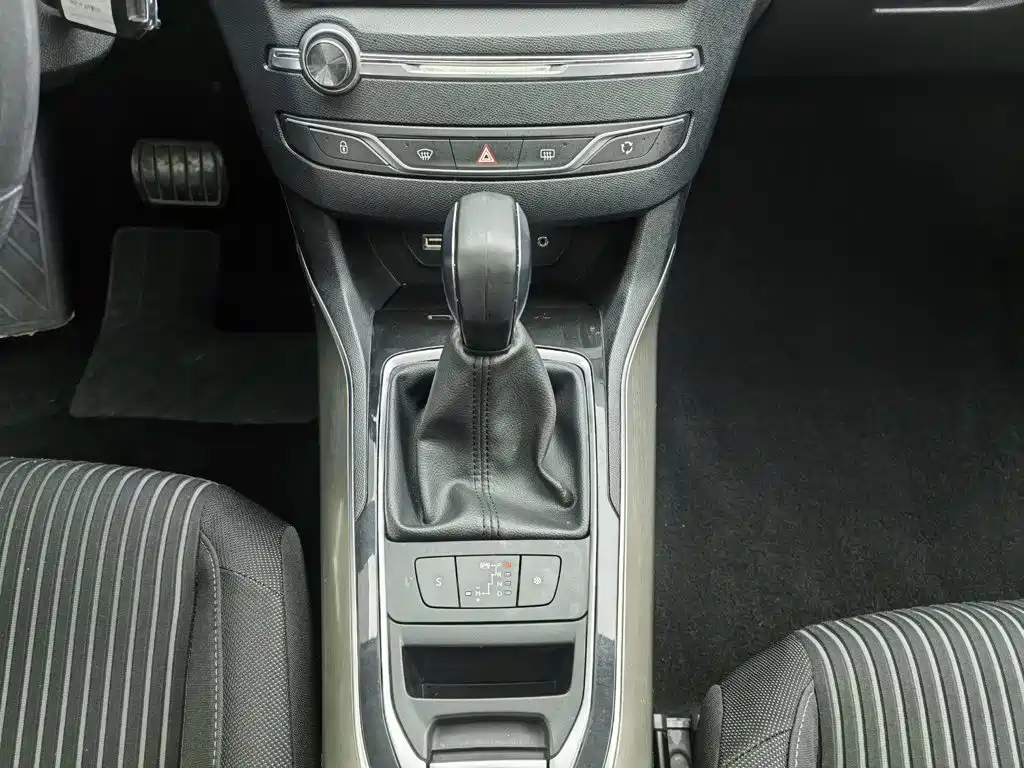 Peugeot 408 2015 — фото 13