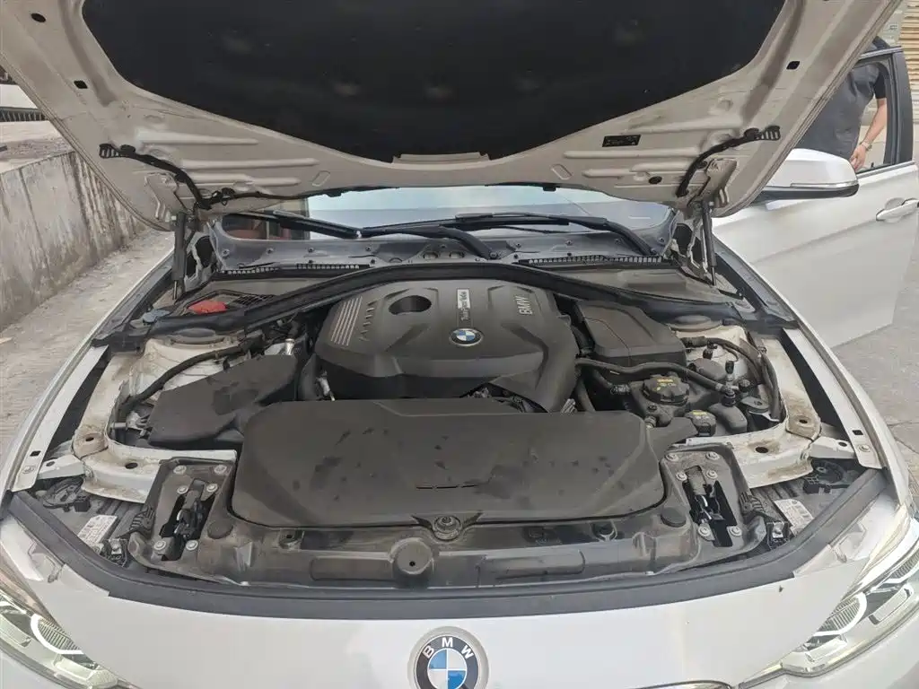 BMW 3 Series 2019 — фото 16