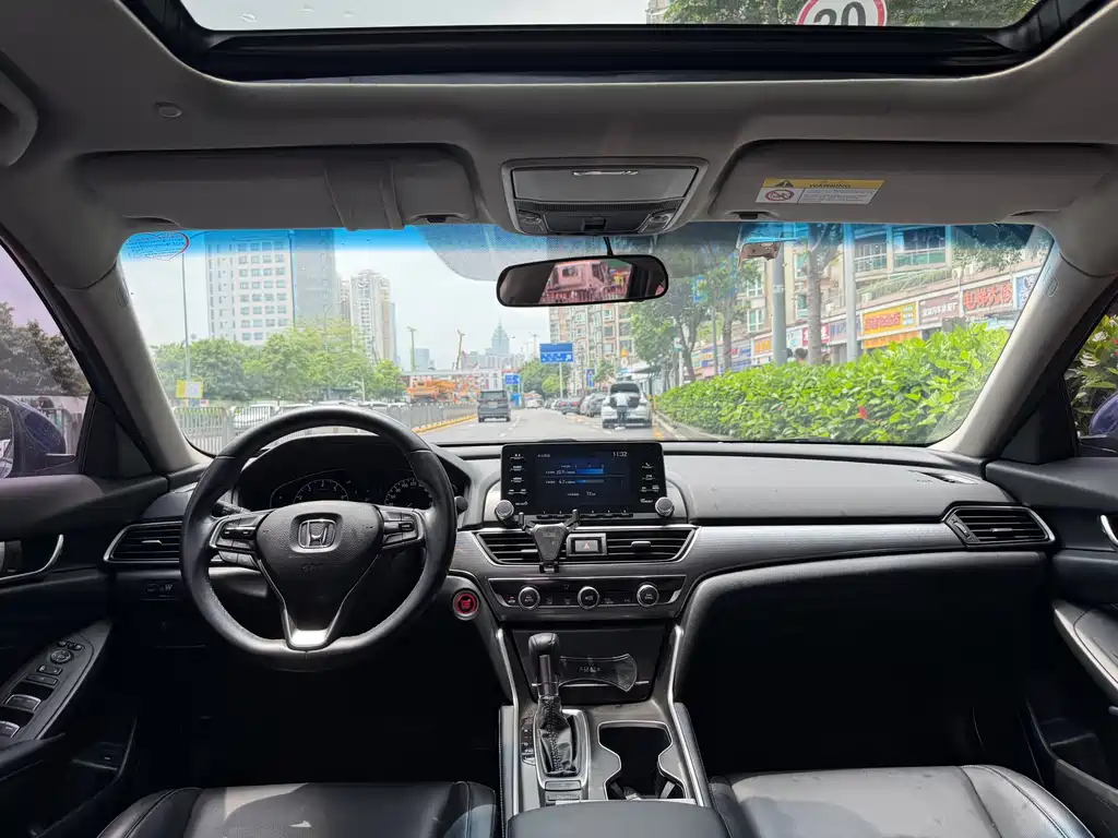 Honda Accord 2018 — фото 10