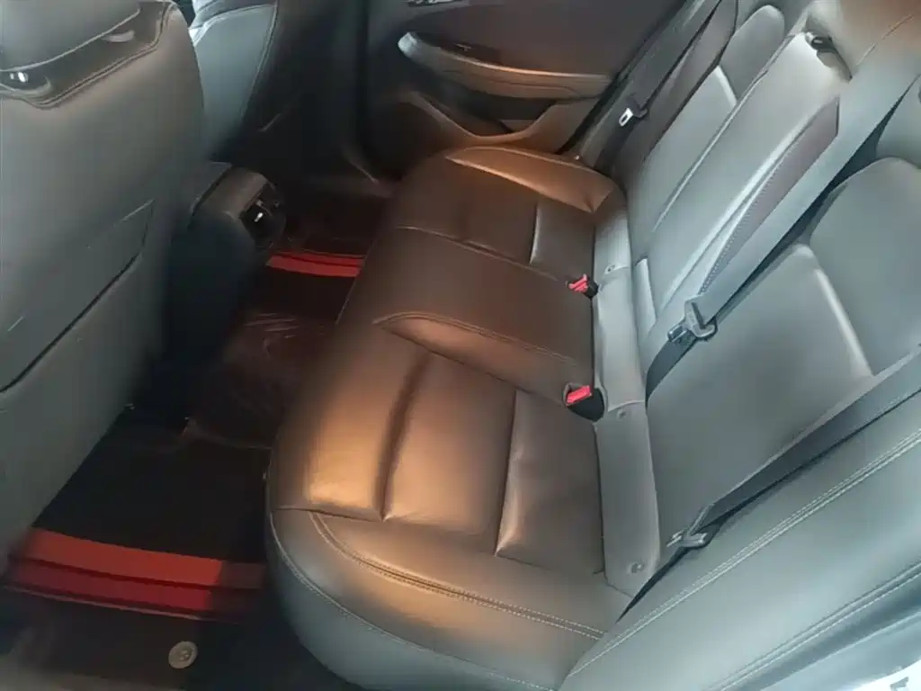 Chevrolet Malibu 2018 — фото 17