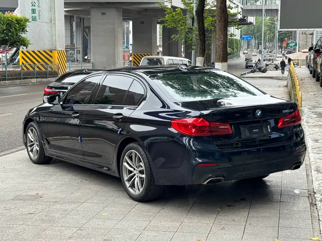 BMW 5 Series 2018 — фото 17
