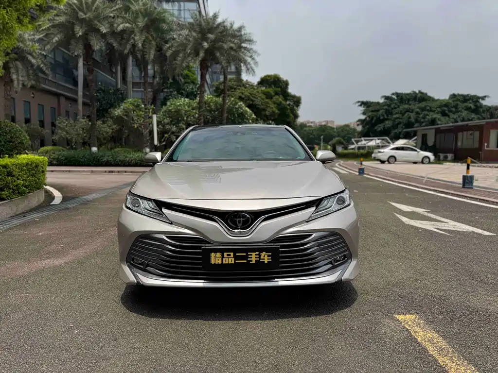 Toyota Camry 2019 — фото 2