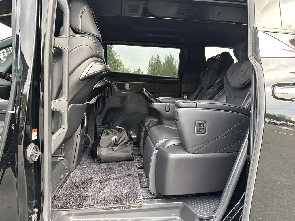 Toyota Alphard 2024 — фото 8