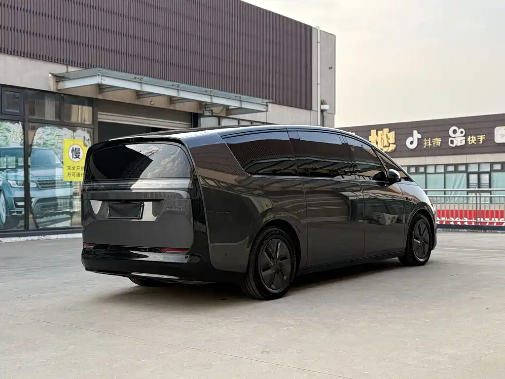 Li Auto Li MEGA 2025